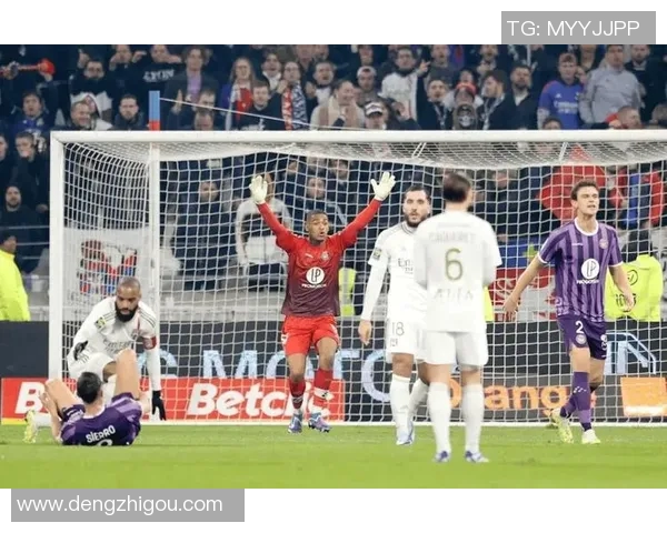 莱切主场迎战斯佩齐亚争夺意甲保级关键三分之战